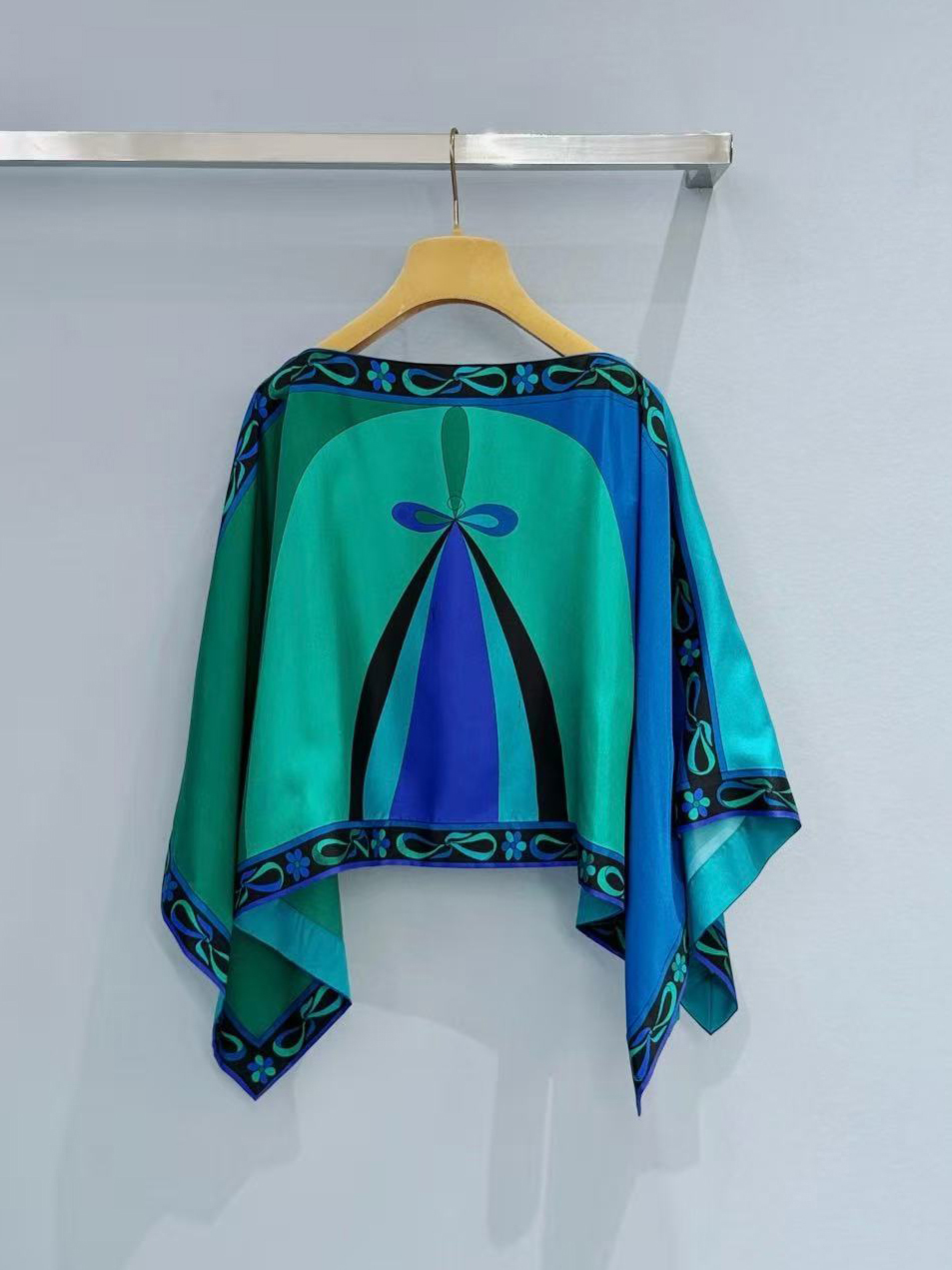 Classic Women's Green Cloaks w - Street Fashion Logo avis et prix